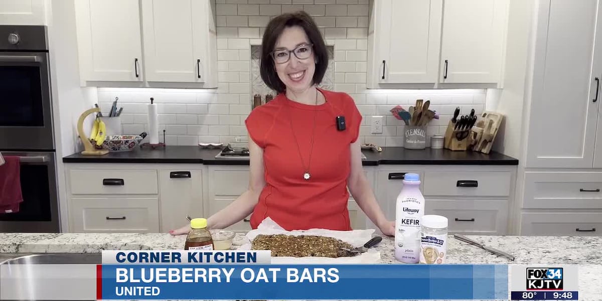 Corner Kitchen: Blueberry Oat Bars